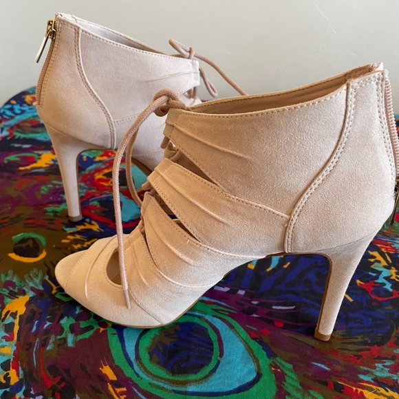 New! Kelly & Katie Heels - Picture 3 of 4